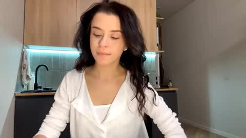 Snapshot of beatriceesmond chatting on October 15, 8:03 am Katie online show from October 15, 8:03 am