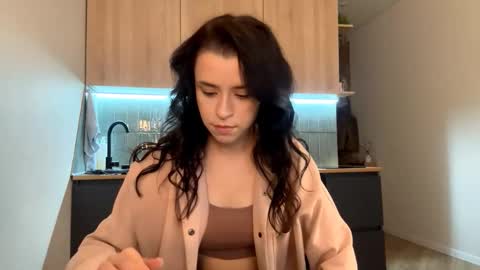 Snapshot of beatriceesmond chatting on October 19, 7:09 am Katie online show from October 19, 7:09 am