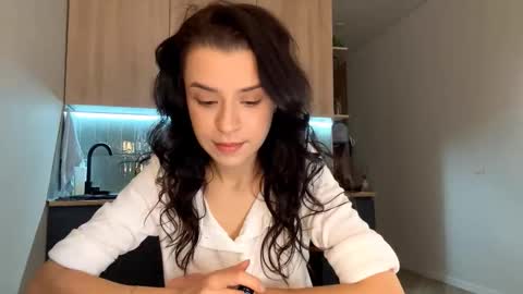 Snapshot of beatriceesmond chatting on October 21, 7:20 am Katie online show from October 21, 7:20 am