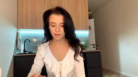 Snapshot of beatriceesmond chatting on October 25, 7:05 am Katie online show from October 25, 7:05 am