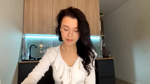 Snapshot of beatriceesmond chatting on November 5, 11:10 am Katie online show from November 5, 11:10 am