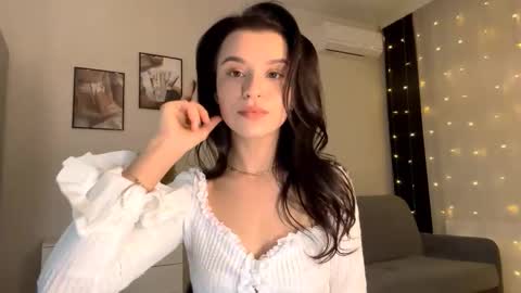 Snapshot of beatriceesmond chatting on November 21, 3:22 pm Katie online show from November 21, 3:22 pm