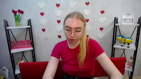 Snapshot of beatriceflyy chatting on December 7, 3:52 pm BeatriceFlyy online show from December 7, 3:52 pm