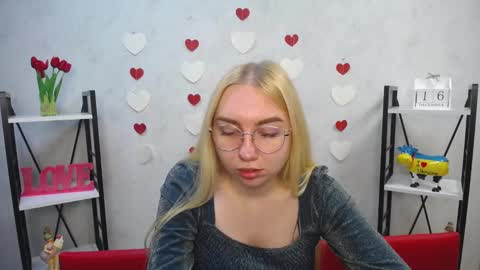 Snapshot of beatriceflyy chatting on December 16, 12:16 pm BeatriceFlyy online show from December 16, 12:16 pm