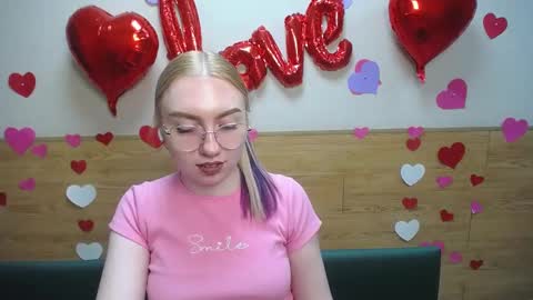 Snapshot of beatriceflyy chatting on February 18, 2:38 pm BeatriceFlyy online show from February 18, 2:38 pm