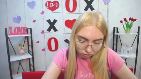 Snapshot of beatriceflyy chatting on February 19, 12:22 pm BeatriceFlyy online show from February 19, 12:22 pm