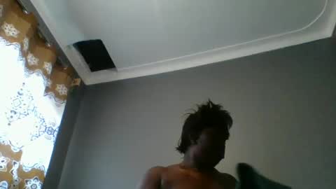 Snapshot of beautie699392 chatting on February 17, 7:15 am Lil stunner online show from February 17, 7:15 am