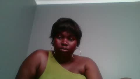 Snapshot of beautie699392 chatting on February 19, 6:44 am Lil stunner online show from February 19, 6:44 am