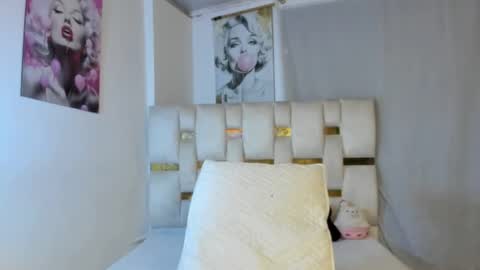 Snapshot of beautiful_doll888 chatting on February 6, 12:37 am Valeria online show from February 6, 12:37 am