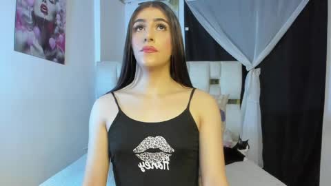 Snapshot of beautiful_doll888 chatting on April 11, 1:21 am Valeria online show from April 11, 1:21 am