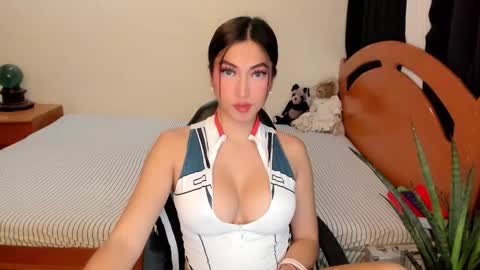 Queen Angela online show from September 18, 10:39 am