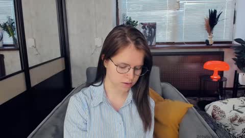 Nicole online show from February 6, 1:21 pm