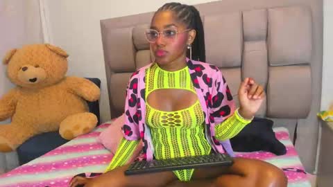 Snapshot of beauty_luci chatting on October 7, 9:56 pm beauty_luci online show from October 7, 9:56 pm