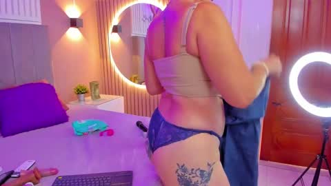 Snapshot of beauty_milf4 chatting on December 14, 7:25 pm Chantall online show from December 14, 7:25 pm