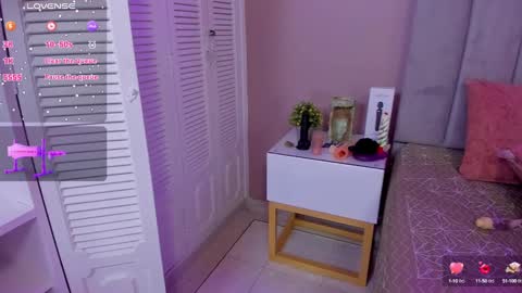 Snapshot of beauty_milf4 chatting on January 9, 11:13 pm Chantall online show from January 9, 11:13 pm