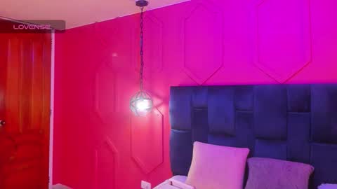 Snapshot of beauty_milf4 chatting on October 9, 11:41 am Chantall online show from October 9, 11:41 am