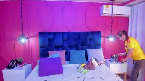 Snapshot of beauty_milf4 chatting on July 7, 11:36 am Chantall online show from July 7, 11:36 am