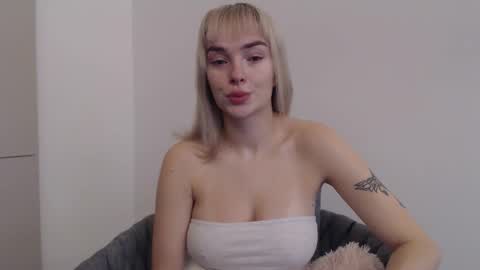 POLLY online show from October 8, 9:40 am