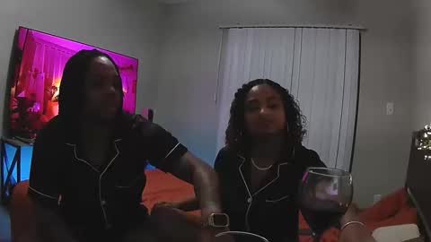 Snapshot of beautyandthebeast4l chatting on February 5, 4:17 am BeautyAndTheBeast online show from February 5, 4:17 am