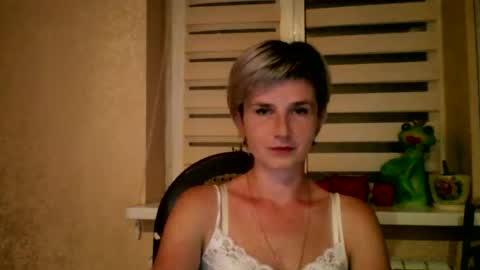 Snapshot of beautyksenia chatting on September 15, 6:19 pm BeautyKsenia online show from September 15, 6:19 pm