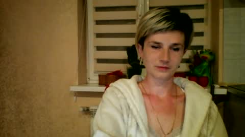 Snapshot of beautyksenia chatting on July 6, 7:16 pm BeautyKsenia online show from July 6, 7:16 pm
