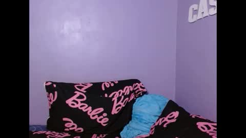 Snapshot of beautyqueen18x chatting on March 4, 2:10 pm beautyqueen18x online show from March 4, 2:10 pm