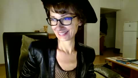 Raluca online show from December 5, 4:12 pm