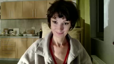 Raluca online show from October 8, 4:37 pm