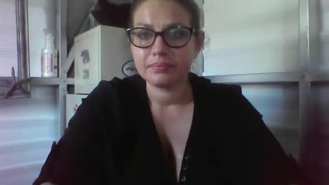 beccabee37 online show from February 16, 5:42 pm