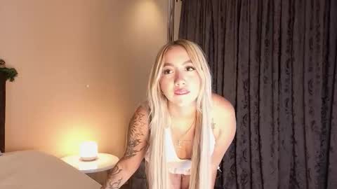 Snapshot of beccajohnson1 chatting on December 13, 10:04 pm Becca johnson online show from December 13, 10:04 pm