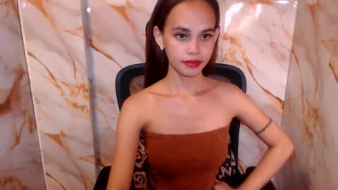 Snapshot of beccamiller22 chatting on April 30, 11:53 pm becca online show from April 30, 11:53 pm