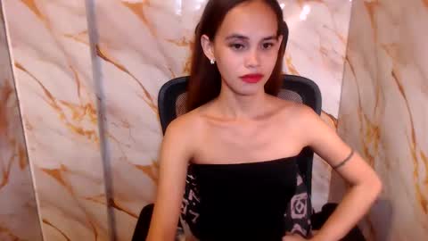 Snapshot of beccamiller22 chatting on May 7, 1:11 am becca online show from May 7, 1:11 am