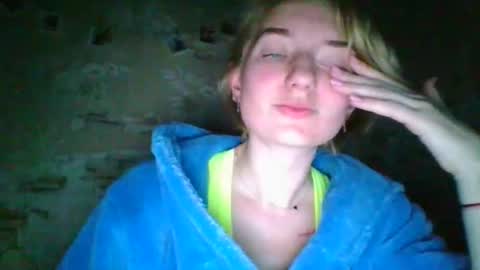 Snapshot of beckixjewelqw chatting on April 2, 6:27 pm BeckiXJewelqw online show from April 2, 6:27 pm