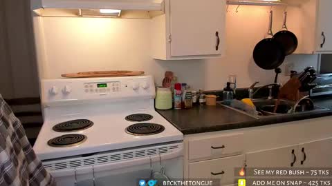 Snapshot of beckthetongue chatting on February 27, 9:04 pm Beck the tongue online show from February 27, 9:04 pm