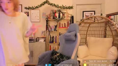 Snapshot of beckthetongue chatting on December 17, 8:59 pm Beck the tongue online show from December 17, 8:59 pm