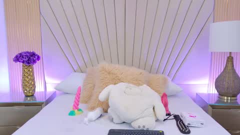 Laura Tobon online show from September 30, 8:47 pm