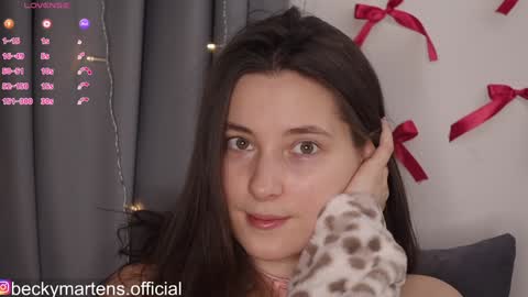 BeckyMartens come join me on    while im offline here  online show from February 20, 3:14 am