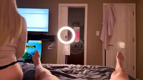 Snapshot of bedroom_peephole chatting on May 15, 2:51 am bedroom_peephole online show from May 15, 2:51 am