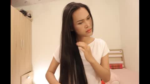 bee_thai online show from January 25, 6:35 pm