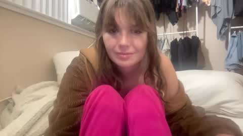 Snapshot of beebeebuzzzzzz chatting on February 16, 8:21 am beebeebuzzzzzz online show from February 16, 8:21 am