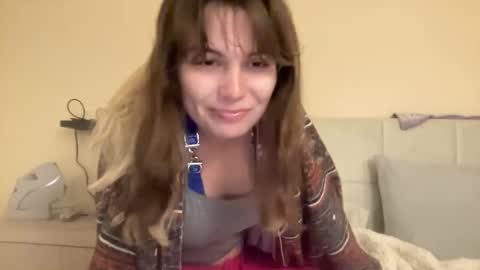 Snapshot of beebeebuzzzzzz chatting on February 17, 7:38 am beebeebuzzzzzz online show from February 17, 7:38 am