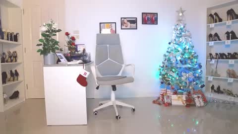 Bee if you ever see the girl who can take 12 inch all the way inside the ass try me online show from December 18, 4:31 am