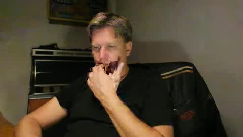 Snapshot of beefeater_7 chatting on September 29, 7:51 pm beefeater_7 online show from September 29, 7:51 pm