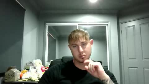 Snapshot of beelzebubxo chatting on October 9, 12:52 am beelzebubxo online show from October 9, 12:52 am