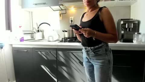 kevin and Bella online show from June 9, 6:58 am