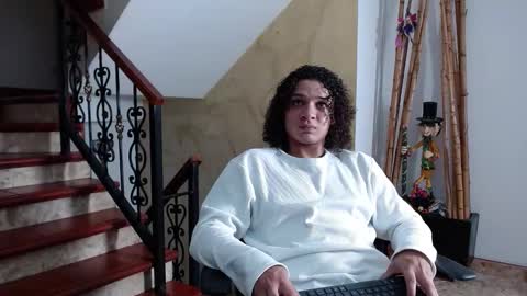 independent model online show from November 12, 10:41 pm