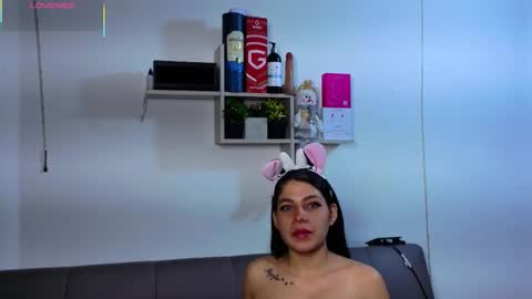 Snapshot of belasexxx chatting on November 19, 4:40 pm bela online show from November 19, 4:40 pm