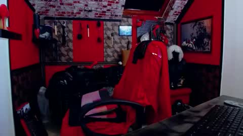 Snapshot of belatrixdomme chatting on December 19, 7:04 am BelatrixDomme online show from December 19, 7:04 am