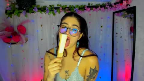 modelo independiente online show from October 1, 6:36 pm