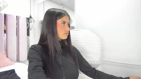 Bella online show from December 10, 7:54 pm